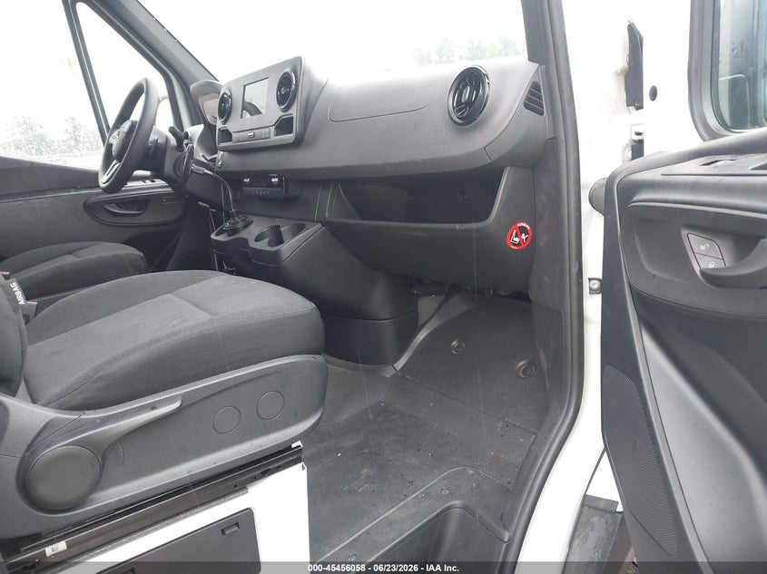 2024 Mercedes-benz Sprinter VIN W1Y4NCHY0RT174186 IAAI salvage auction — Burn Engine, Salvage Title, sold $17,525 on 2026-07-17 (photo 5)