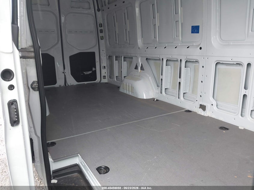 2024 Mercedes-benz Sprinter VIN W1Y4NCHY0RT174186 IAAI salvage auction — Burn Engine, Salvage Title, sold $17,525 on 2026-07-17 (photo 8)