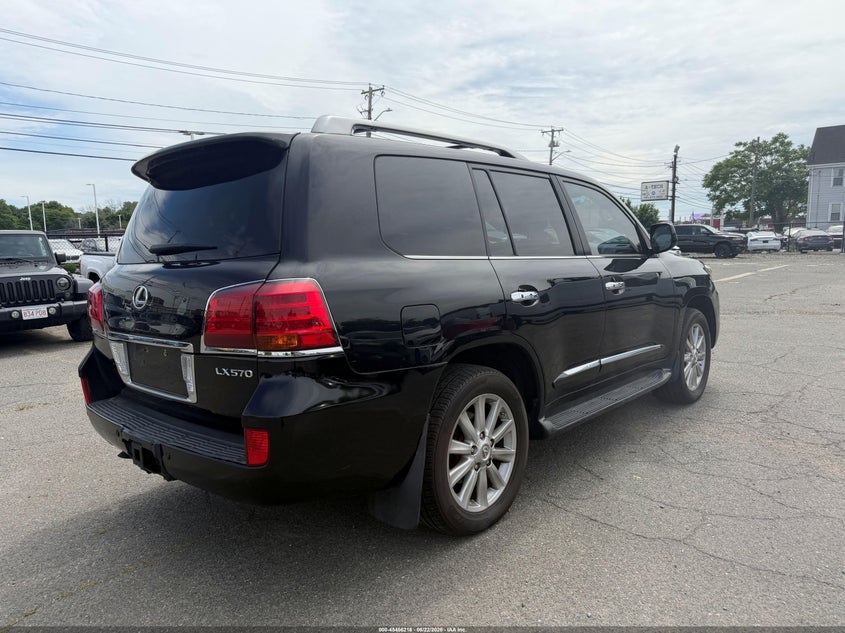 2011 Lexus Lx 570 VIN JTJHY7AX5B4082039 IAAI salvage auction — NORMAL WEAR, Clear (Massachusetts), sold $13,850 on 2026-07-22 (photo 4)