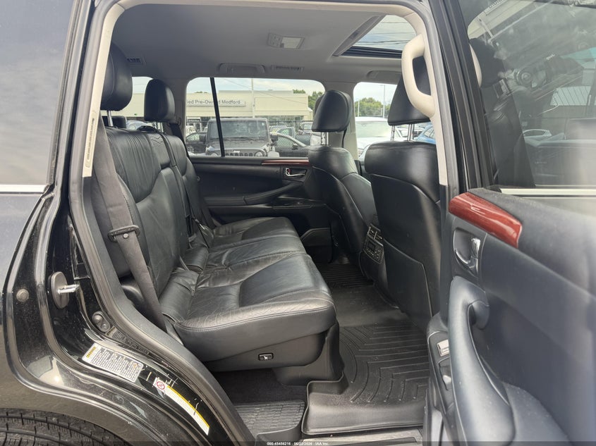 2011 Lexus Lx 570 VIN JTJHY7AX5B4082039 IAAI salvage auction — NORMAL WEAR, Clear (Massachusetts), sold $13,850 on 2026-07-22 (photo 7)