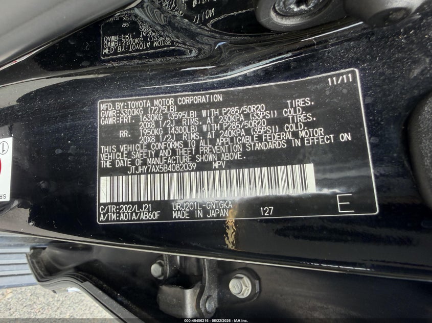 2011 Lexus Lx 570 VIN JTJHY7AX5B4082039 IAAI salvage auction — NORMAL WEAR, Clear (Massachusetts), sold $13,850 on 2026-07-22 (photo 8)