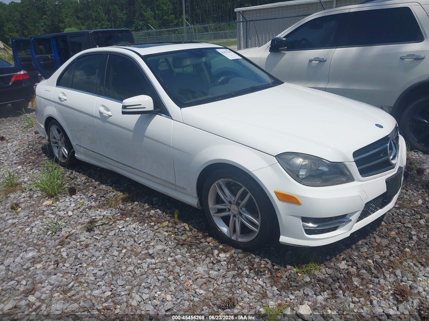 2014 Mercedes-benz C-klasse VIN WDDGF4HB2ER317636 IAAI salvage auction — WATER/FLOOD, Salvage (Mississippi), sold $400 on 2026-07-17 (photo 1)