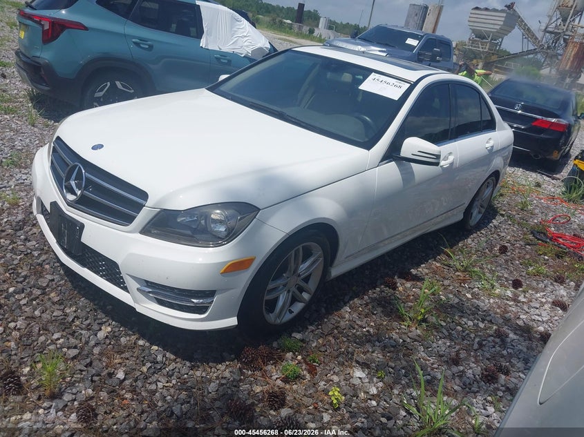 2014 Mercedes-benz C-klasse VIN WDDGF4HB2ER317636 IAAI salvage auction — WATER/FLOOD, Salvage (Mississippi), sold $400 on 2026-07-17 (photo 2)