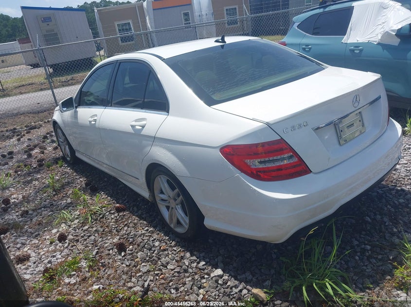 2014 Mercedes-benz C-klasse VIN WDDGF4HB2ER317636 IAAI salvage auction — WATER/FLOOD, Salvage (Mississippi), sold $400 on 2026-07-17 (photo 3)