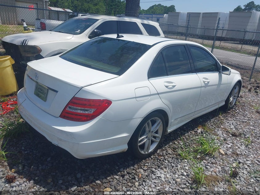 2014 Mercedes-benz C-klasse VIN WDDGF4HB2ER317636 IAAI salvage auction — WATER/FLOOD, Salvage (Mississippi), sold $400 on 2026-07-17 (photo 4)