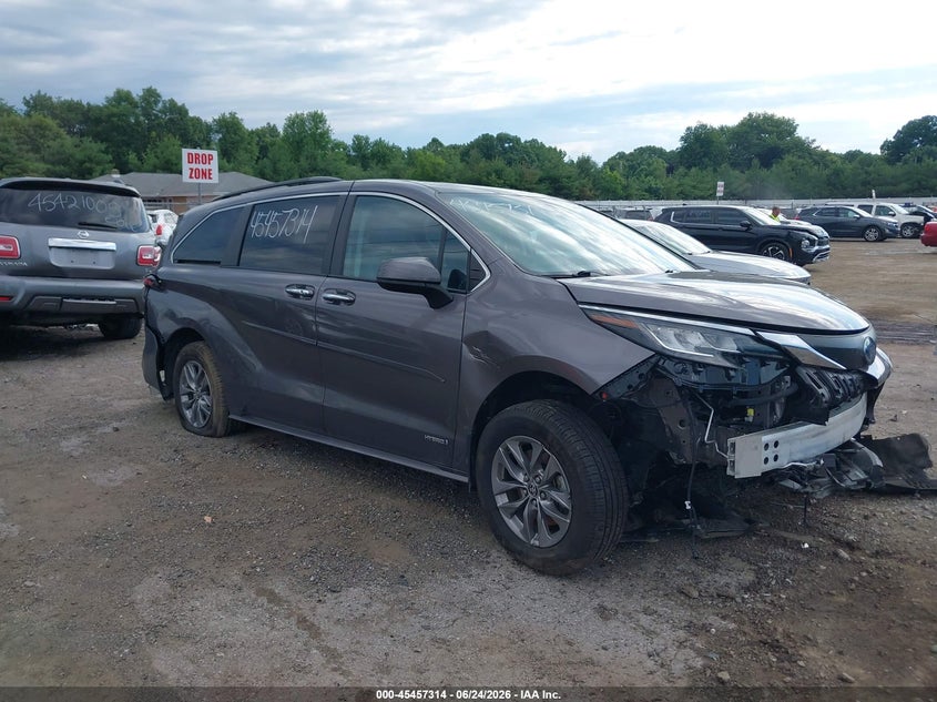2021 Toyota Sienna VIN 5TDJRKEC8MS029113 IAAI salvage auction — FRONT END, Salvage Title, sold $5,300 on 2026-07-28 (photo 1)