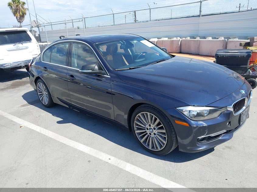 2014 BMW 3er VIN WBA3C1C57EK108190 IAAI salvage auction — REAR END, Salvage Title, sold $1,400 on 2026-07-15 (photo 1)