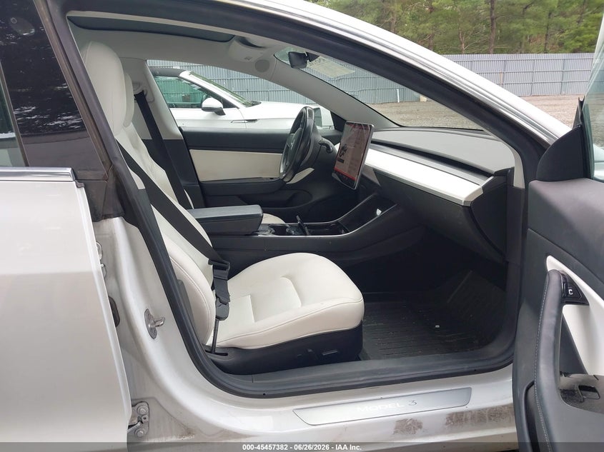 2019 Tesla Model 3 VIN 5YJ3E1EB8KF421533 IAAI salvage auction — SIDE, Salvage (New Jersey), sold $5,500 on 2026-08-02 (photo 5)