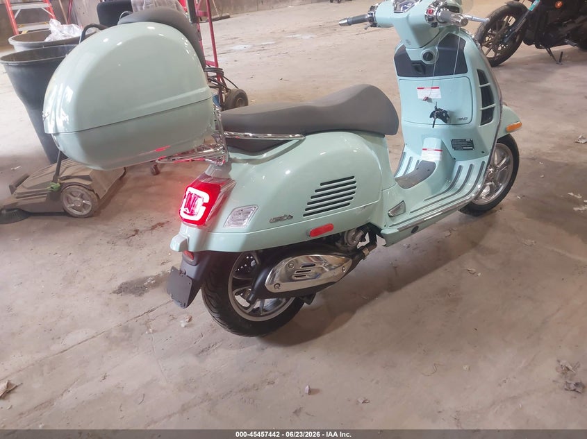 2026 Vespa Gts VIN ZAPMD30N0T5100236 IAAI salvage auction — LEFT & RIGHT, Salvage (Vermont), sold $2,550 on 2026-07-22 (photo 4)