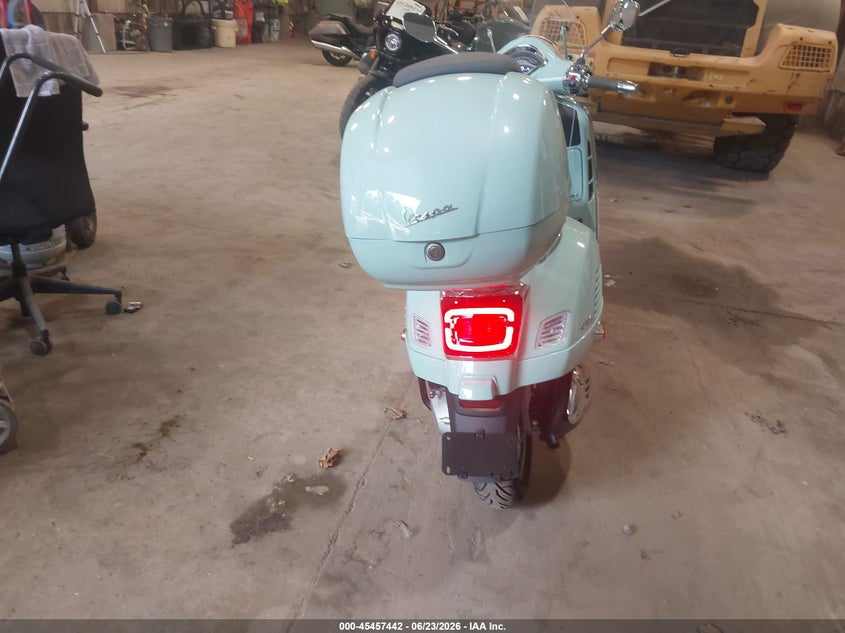 2026 Vespa Gts VIN ZAPMD30N0T5100236 IAAI salvage auction — LEFT & RIGHT, Salvage (Vermont), sold $2,550 on 2026-07-22 (photo 6)