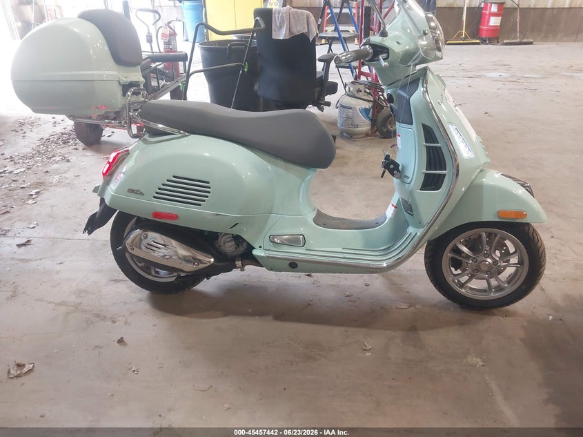 2026 Vespa Gts VIN ZAPMD30N0T5100236 IAAI salvage auction — LEFT & RIGHT, Salvage (Vermont), sold $2,550 on 2026-07-22 (photo 8)