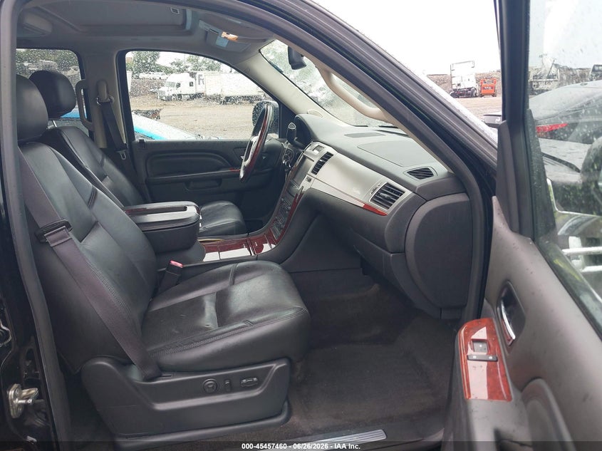2014 Cadillac Escalade VIN 1GYS4BEF1ER195237 IAAI salvage auction — NORMAL WEAR, Clear (Tennessee), sold $1,550 on 2026-07-09 (photo 5)