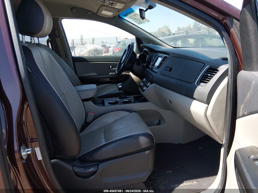 2020 Kia SEDONA VIN KNDMB5C19L6642313 IAAI salvage auction — EXTERIOR BURN, Salvage (California), sold $25 on 2026-07-29 (photo 5)