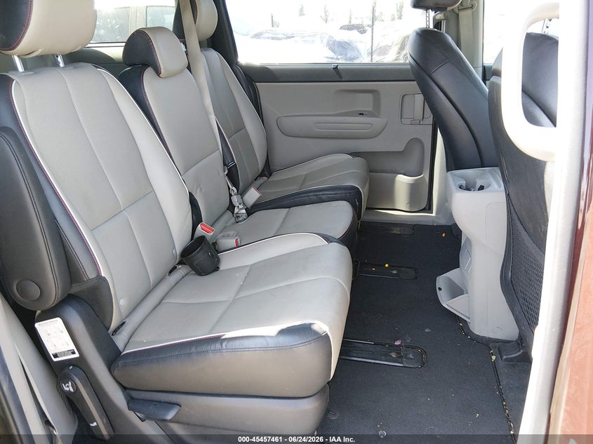 2020 Kia SEDONA VIN KNDMB5C19L6642313 IAAI salvage auction — EXTERIOR BURN, Salvage (California), sold $25 on 2026-07-29 (photo 8)