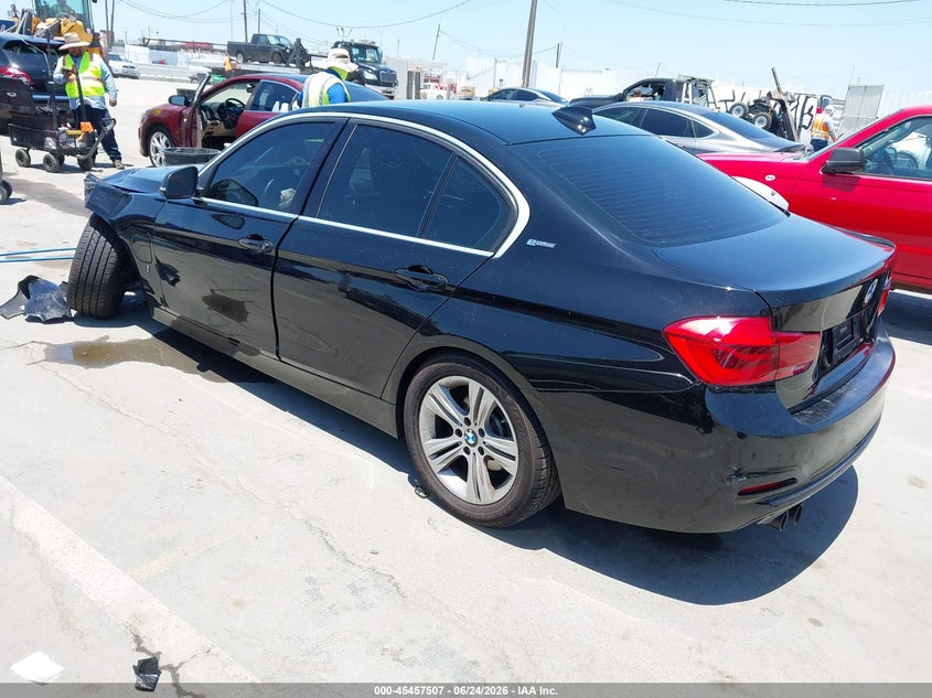 2017 BMW 3er VIN WBA8E1C31HA029106 IAAI salvage auction — FRONT END, Salvage Title, sold $2,000 on 2026-07-29 (photo 3)