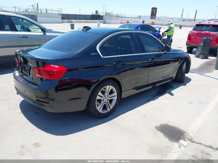 2017 BMW 3er VIN WBA8E1C31HA029106 IAAI salvage auction — FRONT END, Salvage Title, sold $2,000 on 2026-07-29 (photo 4)