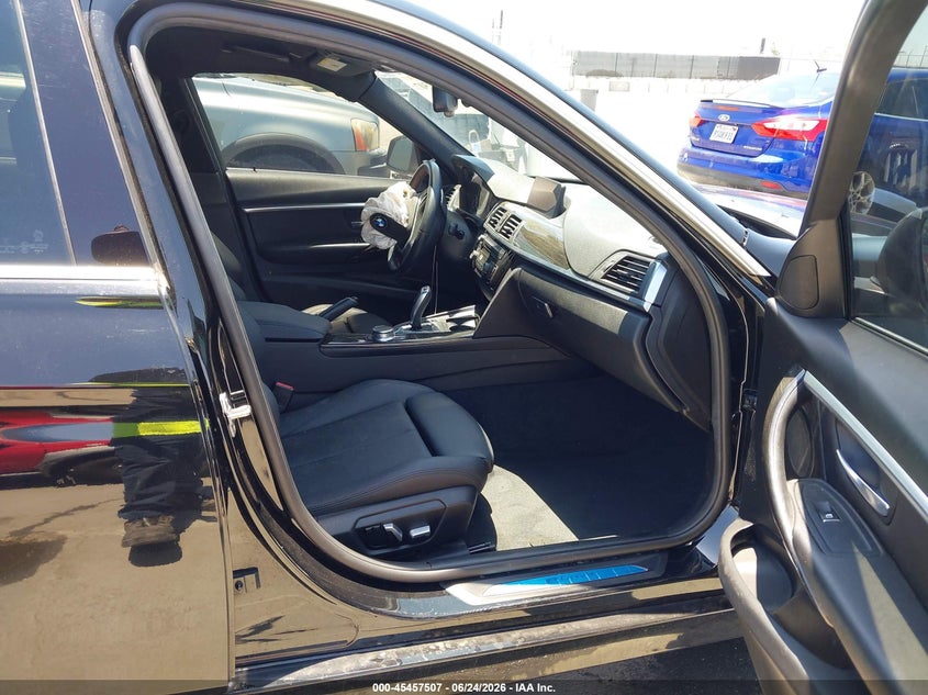 2017 BMW 3er VIN WBA8E1C31HA029106 IAAI salvage auction — FRONT END, Salvage Title, sold $2,000 on 2026-07-29 (photo 5)