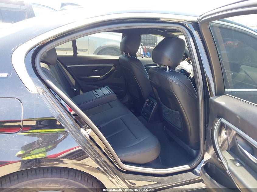 2017 BMW 3er VIN WBA8E1C31HA029106 IAAI salvage auction — FRONT END, Salvage Title, sold $2,000 on 2026-07-29 (photo 8)