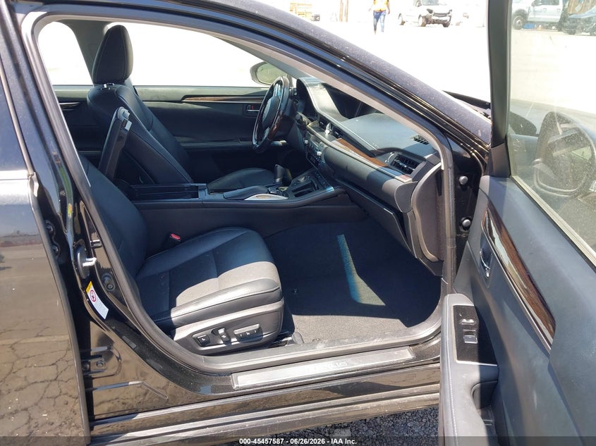 2016 Lexus ES VIN 58ABK1GG8GU009645 IAAI salvage auction — SIDE, Salvage Title, sold $4,000 on 2026-07-18 (photo 5)