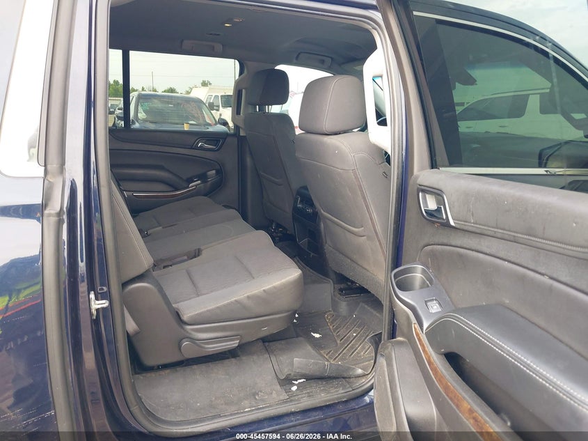 2019 Chevrolet Suburban VIN 1GNSCGKC4KR352679 IAAI salvage auction — HAIL, Wait Title, sold $10,000 on 2026-09-06 (photo 8)