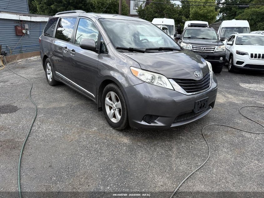 2017 Toyota Sienna VIN 5TDKZ3DC8HS792654 — IAAI salvage auction photo