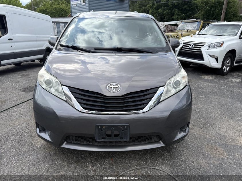 2017 Toyota Sienna VIN 5TDKZ3DC8HS792654 IAAI salvage auction — NORMAL WEAR, Clear (Indiana), sold $9,000 on 2026-07-29 (photo 6)