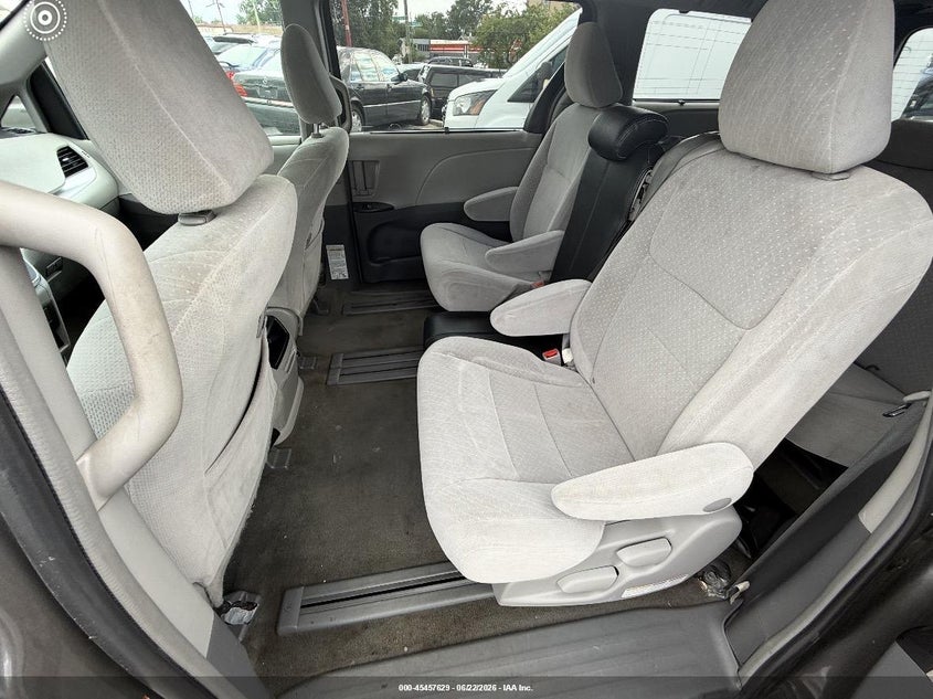 2017 Toyota Sienna VIN 5TDKZ3DC8HS792654 IAAI salvage auction — NORMAL WEAR, Clear (Indiana), sold $9,000 on 2026-07-29 (photo 8)
