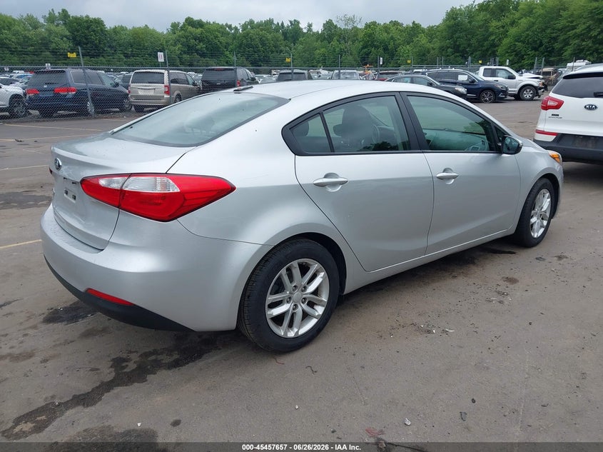 2015 Kia Forte VIN KNAFX4A69F5269476 IAAI salvage auction — LEFT SIDE, Salvage Title, sold $1,550 on 2026-07-16 (photo 4)