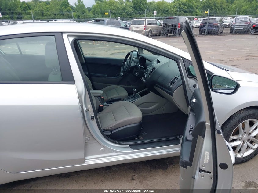 2015 Kia Forte VIN KNAFX4A69F5269476 IAAI salvage auction — LEFT SIDE, Salvage Title, sold $1,550 on 2026-07-16 (photo 5)