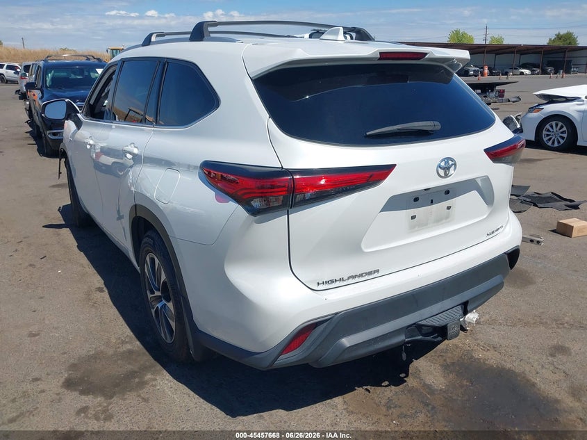 2022 Toyota Highlander VIN 5TDGZRBHXNS585492 IAAI salvage auction — FRONT END, Wait Title, sold $10,000 on 2026-08-01 (photo 3)