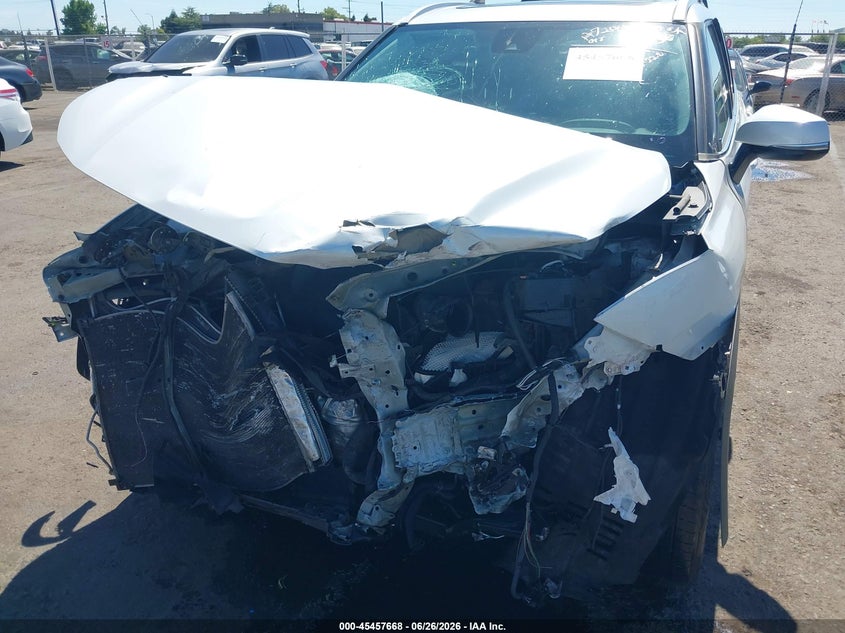 2022 Toyota Highlander VIN 5TDGZRBHXNS585492 IAAI salvage auction — FRONT END, Wait Title, sold $10,000 on 2026-08-01 (photo 6)