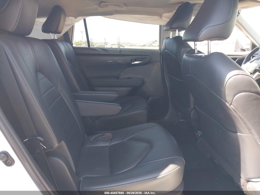 2022 Toyota Highlander VIN 5TDGZRBHXNS585492 IAAI salvage auction — FRONT END, Wait Title, sold $10,000 on 2026-08-01 (photo 8)