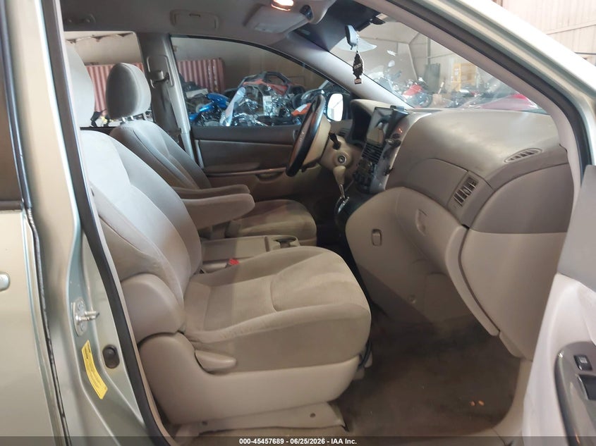 2010 Toyota Sienna VIN 5TDKK4CC7AS314811 IAAI salvage auction — FRONT END, Salvage (Tennessee), sold $625 on 2026-07-20 (photo 5)