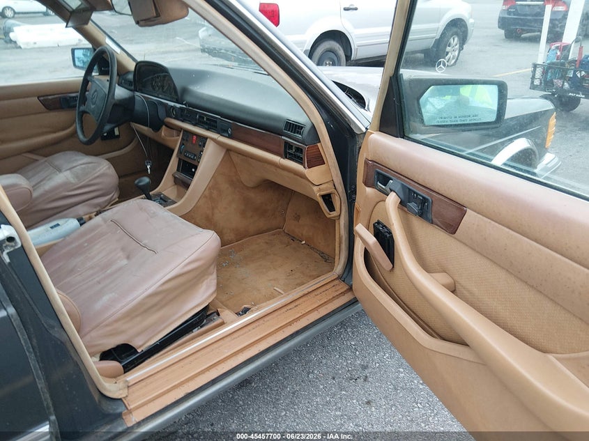 1987 Mercedes-benz VIN WDBCA35D0HA292647 IAAI salvage auction — NORMAL WEAR, Clear (South Carolina), sold $1,700 on 2026-07-29 (photo 5)