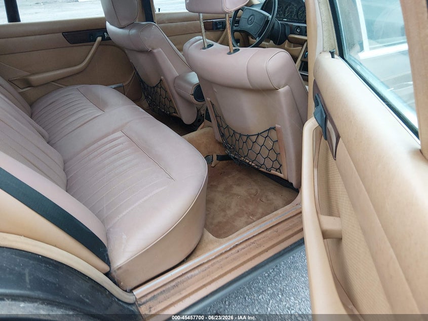 1987 Mercedes-benz VIN WDBCA35D0HA292647 IAAI salvage auction — NORMAL WEAR, Clear (South Carolina), sold $1,700 on 2026-07-29 (photo 8)