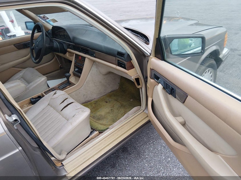 1987 Mercedes-benz VIN WDBCA35D9HA359729 IAAI salvage auction — NORMAL WEAR, Clear (South Carolina), sold $1,825 on 2026-07-22 (photo 5)