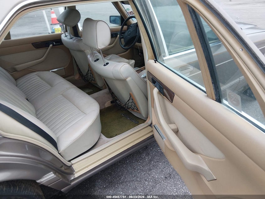 1987 Mercedes-benz VIN WDBCA35D9HA359729 IAAI salvage auction — NORMAL WEAR, Clear (South Carolina), sold $1,825 on 2026-07-22 (photo 8)