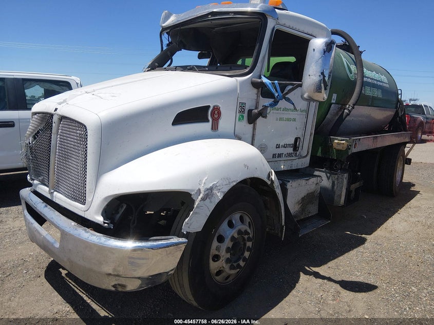 2016 Kenworth Construction VIN 3BKHHJ7XXGF104808 IAAI salvage auction — ROLLOVER, Wait Title, sold $825 on 2026-10-07 (photo 2)