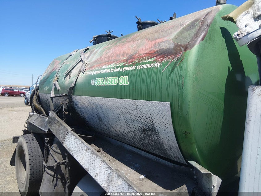2016 Kenworth Construction VIN 3BKHHJ7XXGF104808 IAAI salvage auction — ROLLOVER, Wait Title, sold $825 on 2026-10-07 (photo 7)