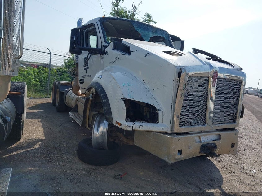 2025 Kenworth T880 VIN 1XKZD40X2SJ169907 — IAAI salvage auction photo