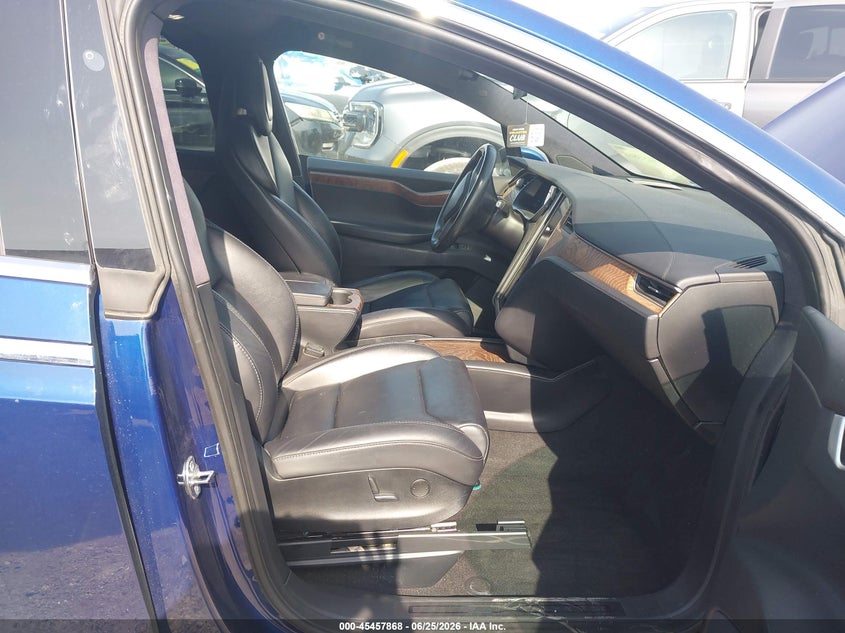 2019 Tesla Model x VIN 5YJXCAE26KF152679 IAAI salvage auction — SIDE, Salvage (Texas), sold $8,000 on 2026-07-21 (photo 5)