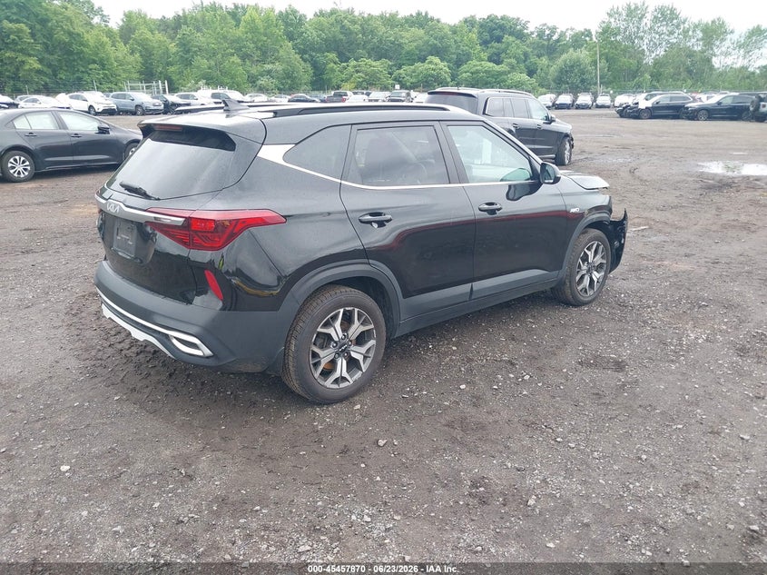 2023 Kia Seltos VIN KNDERCAA2P7378875 IAAI salvage auction — RIGHT SIDE, Salvage Title, sold $1,950 on 2026-08-28 (photo 4)
