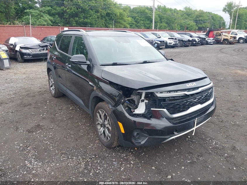 2023 Kia Seltos VIN KNDERCAA2P7378875 IAAI salvage auction — RIGHT SIDE, Salvage Title, sold $1,950 on 2026-08-28 (photo 6)