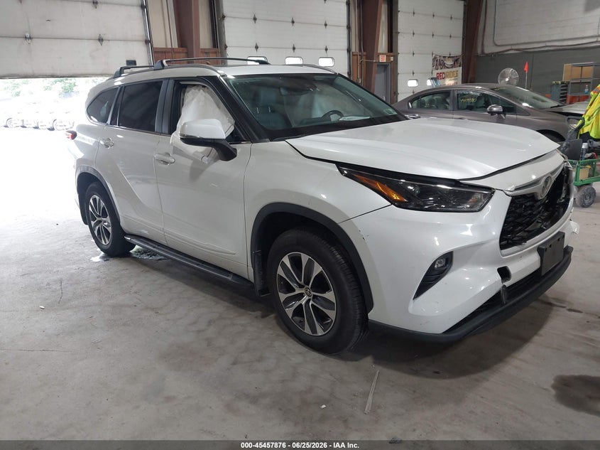 2023 Toyota Highlander VIN 5TDKDRBH6PS004288 IAAI salvage auction — FRONT END, Salvage Title, sold $14,200 on 2026-07-29 (photo 1)