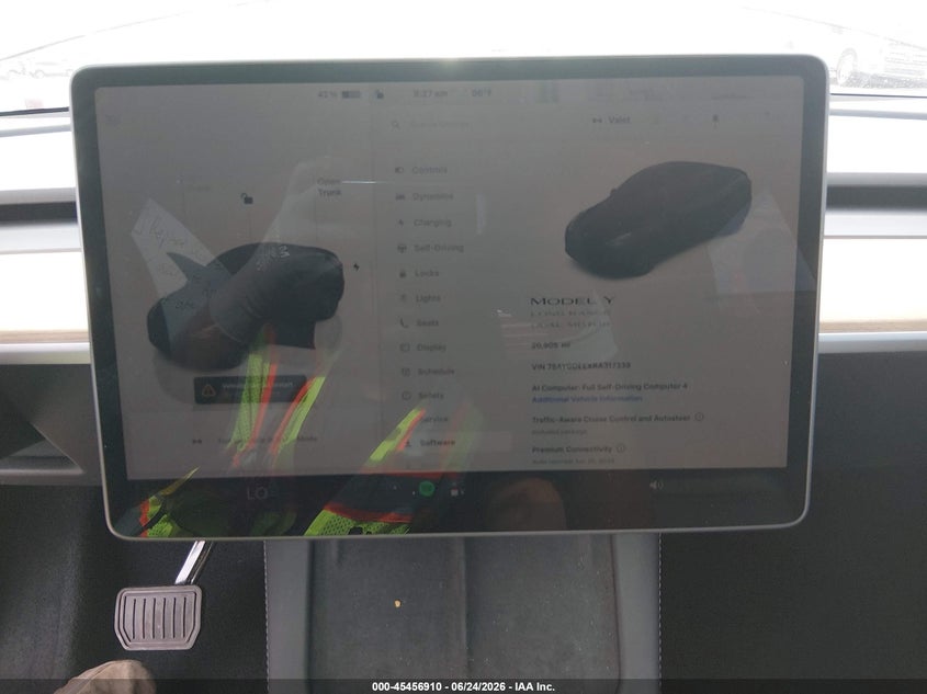 2024 Tesla Model y VIN 7SAYGDEEXRA317339 IAAI salvage auction — FRONT & REAR, Salvage Title, sold $13,700 on 2026-08-19 (photo 7)