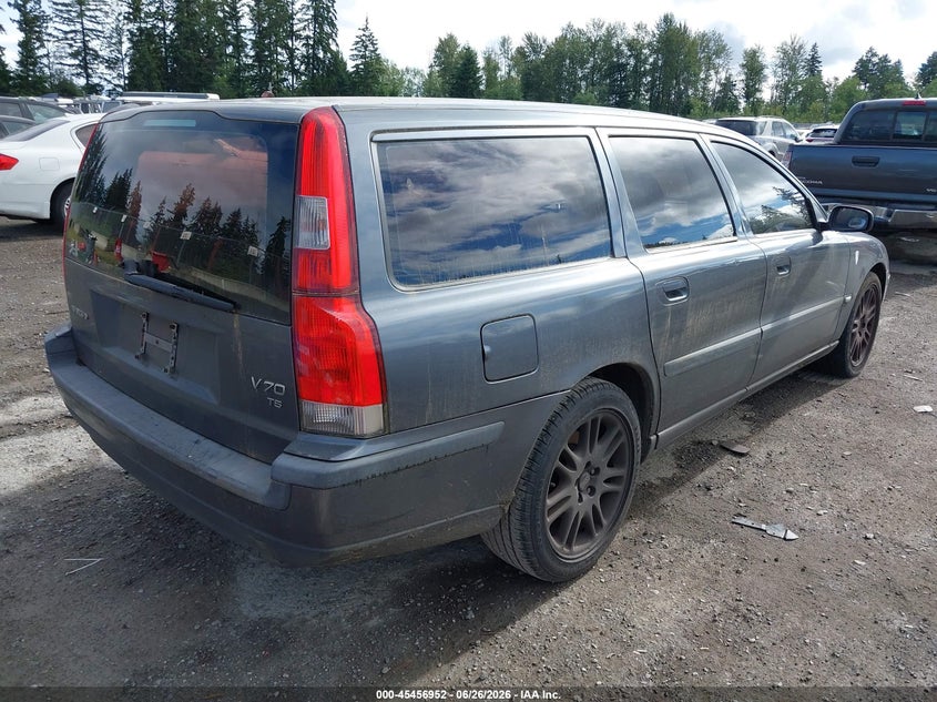 2004 Volvo V70 VIN YV1SW53D842364688 IAAI salvage auction — NORMAL WEAR, Clear (Washington), sold $325 on 2026-07-08 (photo 4)