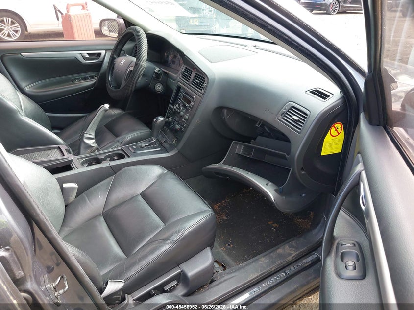 2004 Volvo V70 VIN YV1SW53D842364688 IAAI salvage auction — NORMAL WEAR, Clear (Washington), sold $325 on 2026-07-08 (photo 5)