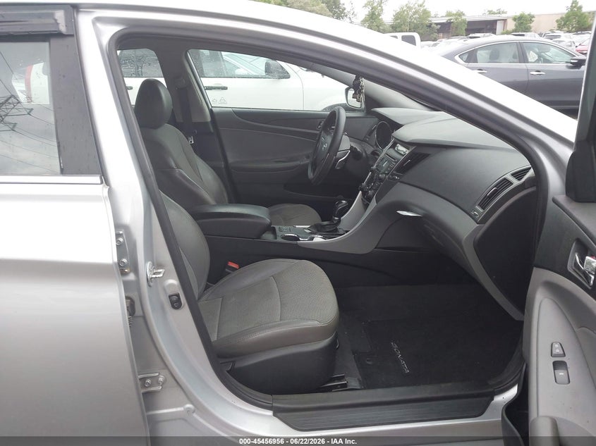 2013 Hyundai Sonata VIN 5NPEC4AC5DH744974 IAAI salvage auction — NORMAL WEAR, Clear (Rhode Island), sold $400 on 2026-07-14 (photo 5)