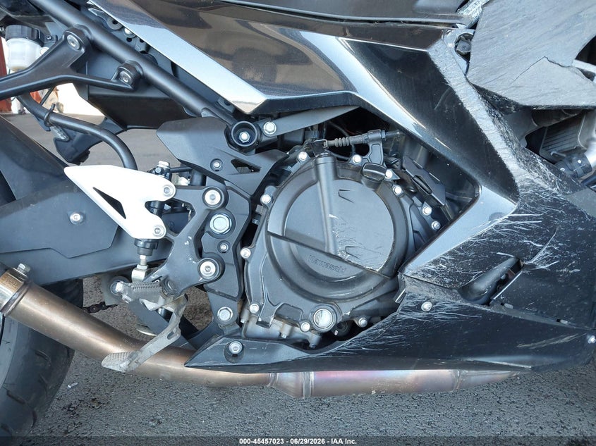 2022 Kawasaki Ninja VIN JKAEXKH16NDAE6340 IAAI salvage auction — LEFT & RIGHT, Salvage (California), sold $1,250 on 2026-07-14 (photo 8)