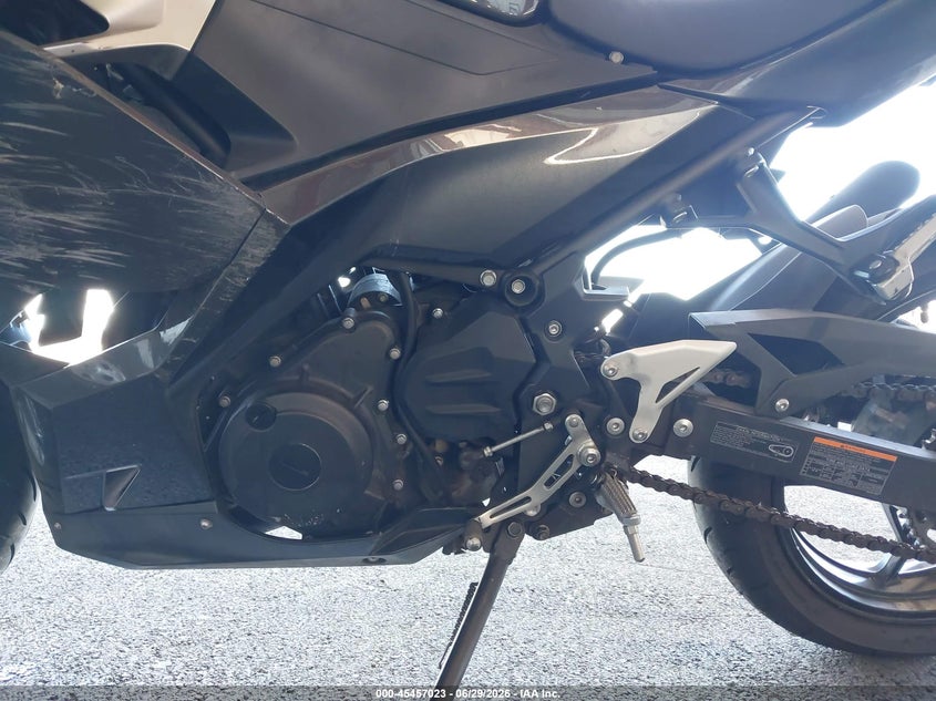 2022 Kawasaki Ninja VIN JKAEXKH16NDAE6340 IAAI salvage auction — LEFT & RIGHT, Salvage (California), sold $1,250 on 2026-07-14 (photo 9)